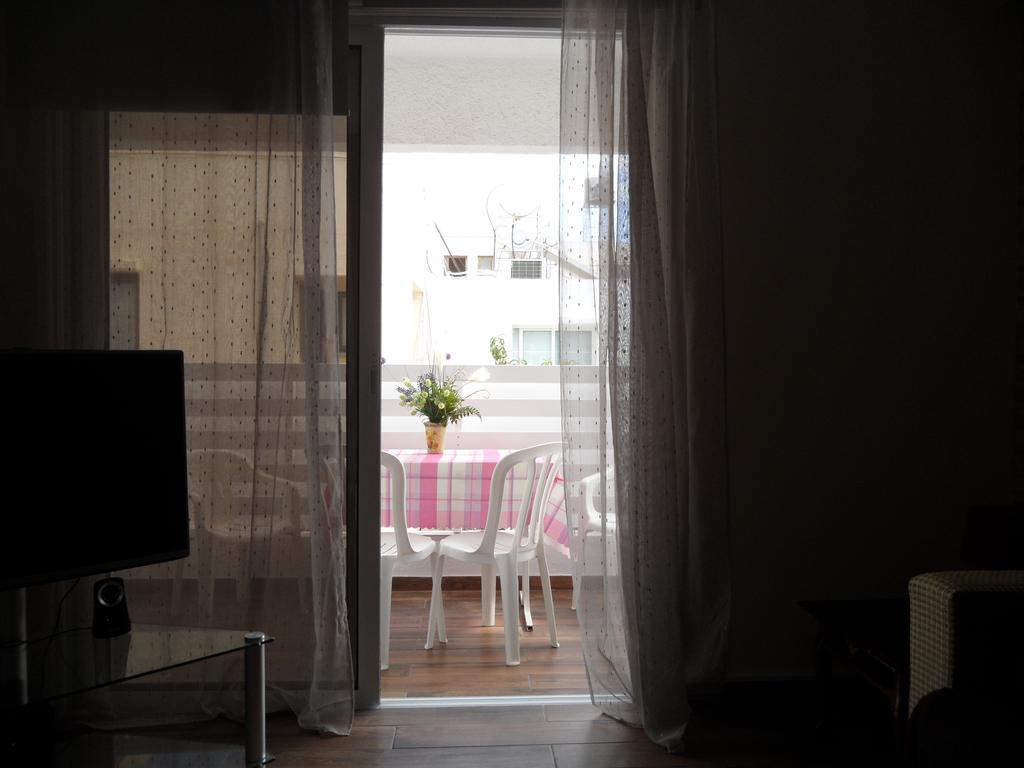 Sunshine Apts, Two Bedroom , Free Internet, No 3 Ayia Napa Exteriér fotografie